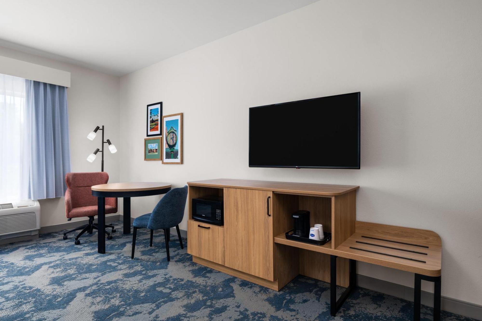 Queen Room with Two Queen Beds - Mobility Access/Non-Smoking
