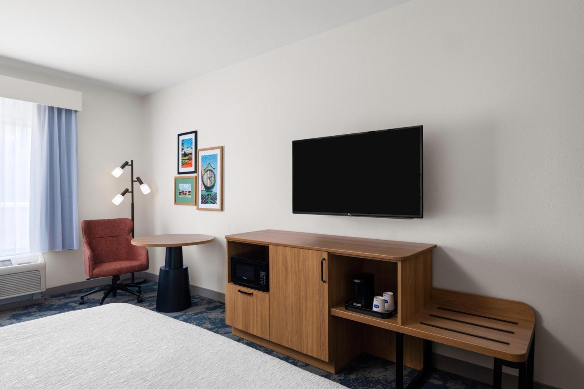 King Room with Sofa Bed - Non-Smoking